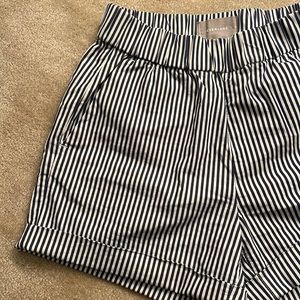 Everlane “The Easy Short”